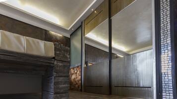 Suite junior (Tito Paris) | Ropa de cama de alta calidad, colchones con acolchado adicional, minibar