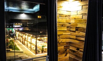 익스클루시브 스위트, 시내 전망, 이그제큐티브층 | 고급 침구, 필로우탑 침대, 미니바, 객실 내 금고