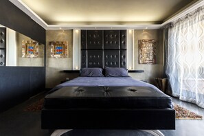 Premium bedding, pillow-top beds, minibar, in-room safe - Ocean Suites (Sal)