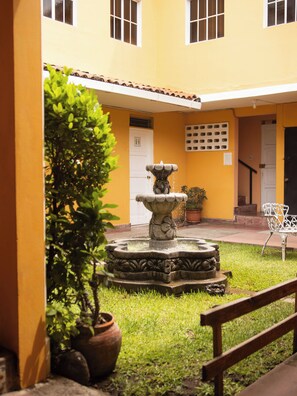 Terrace/patio - Eco Hotel Mariscal (San Salvador)