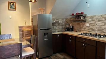 Deluxe Apartment, 1 Bedroom | Private kitchen | Microwave, stovetop, coffee/tea maker, cookware/dishes/utensils