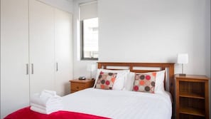 2 habitaciones, ropa de cama de alta calidad y escritorio 