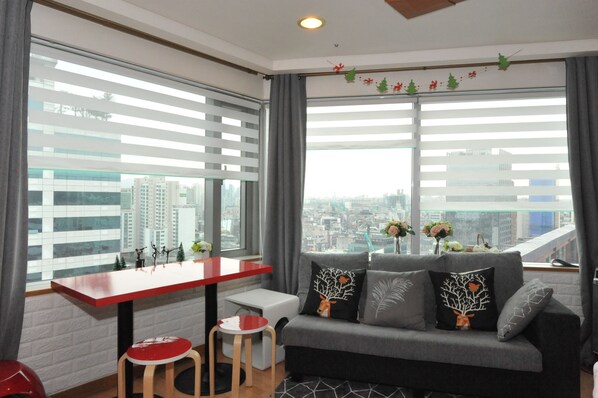 Family Room (1 Queen + 2 Single) | Rollaway beds, free WiFi