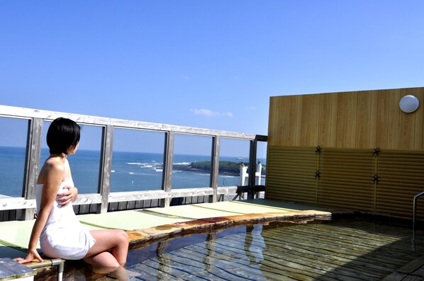 Suối nước nóng