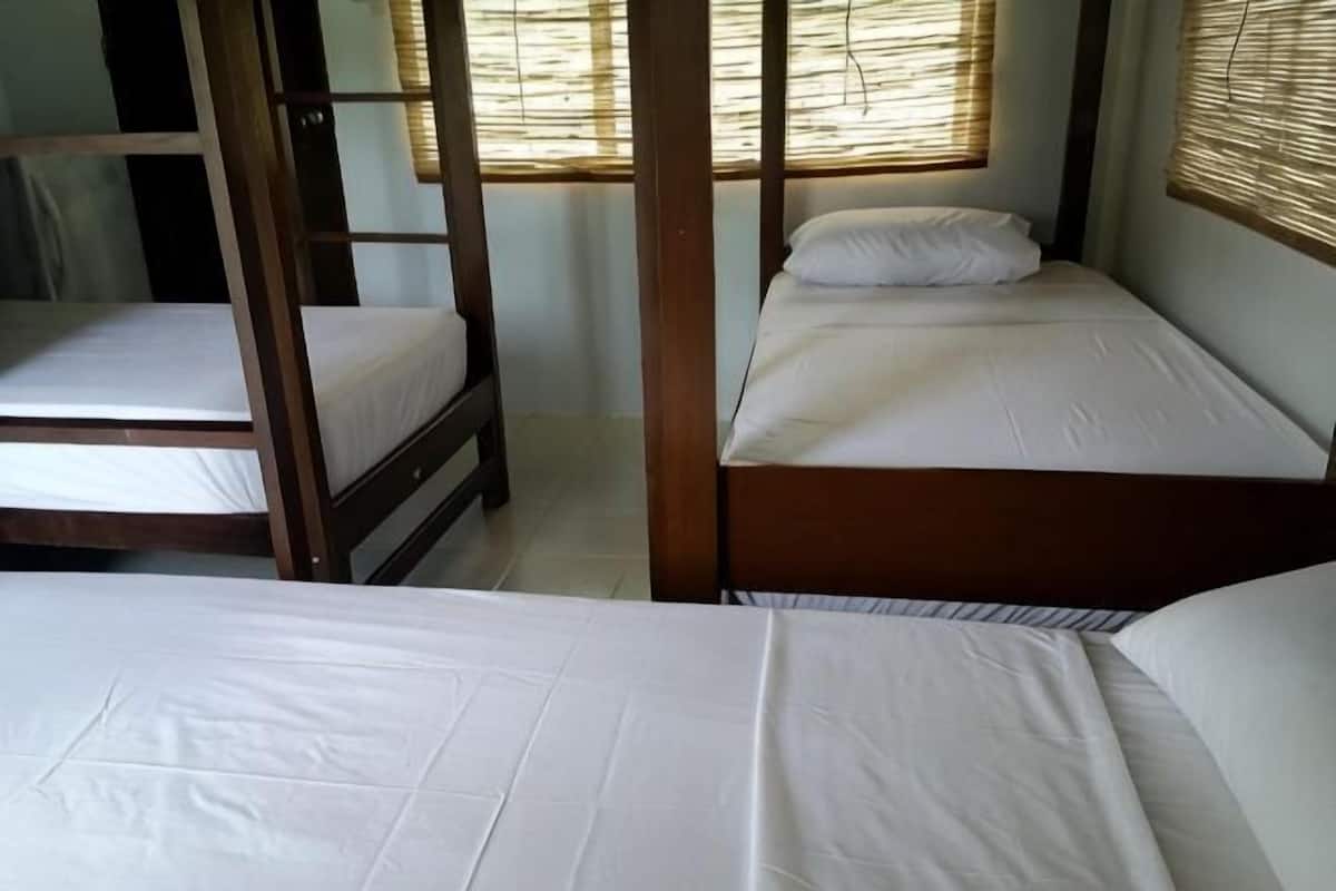 Free wired Internet, bed sheets