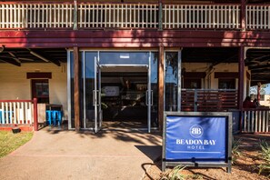 Front of property - Beadon Bay Hotel (Onslow)