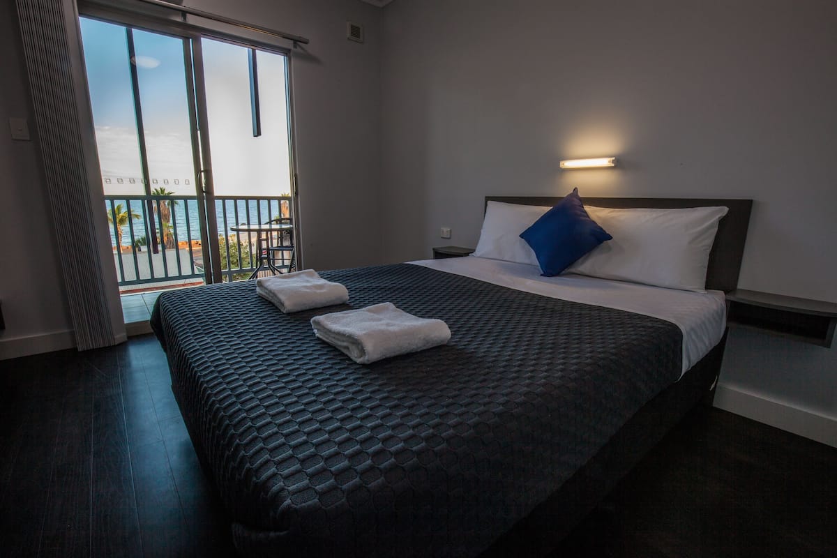 standard queen room – ocean view | desk, iron/ironing board, free cots/infant beds, free wifi