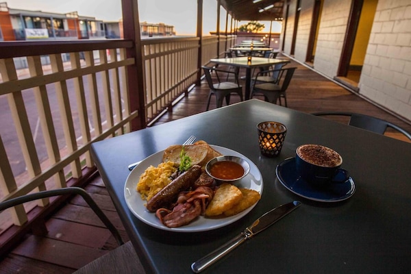 FrĂŒhstĂŒck, Mittagessen, Abendessen, lokale KĂŒche