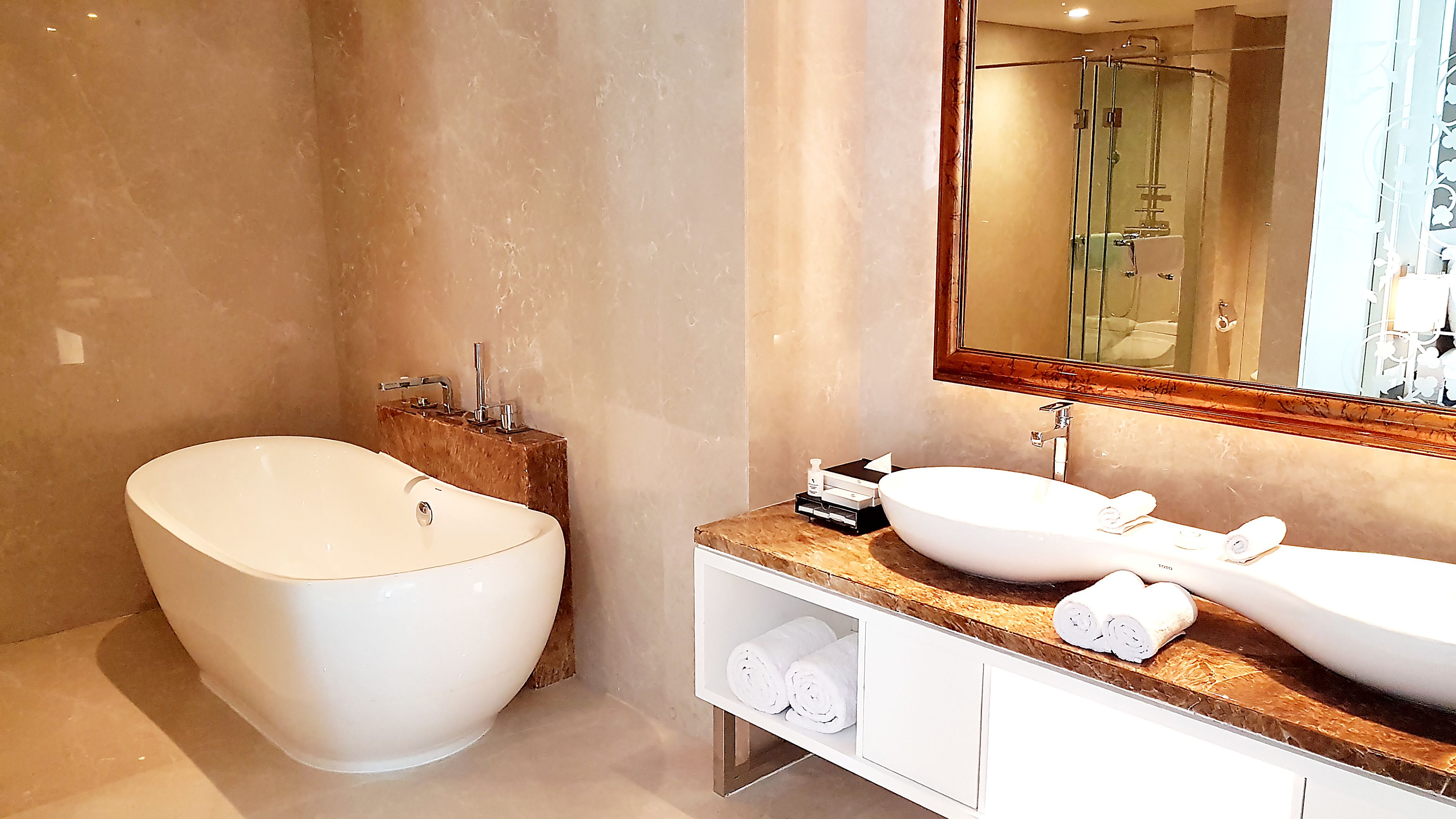 executive suite, 1 king bed | bathroom | free toiletries, hair dryer, slippers, bidet