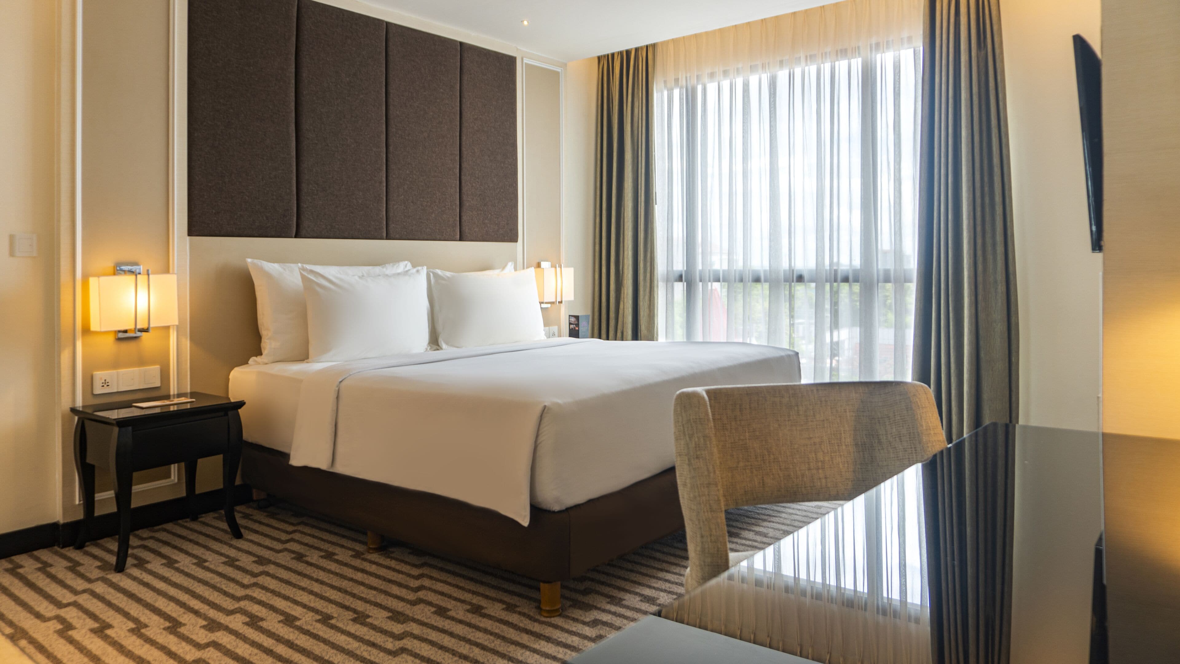 family room, 2 bedrooms | premium bedding, minibar, in-room safe, desk