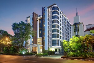 Family Room, 2 Bedrooms | Front of property – evening/night