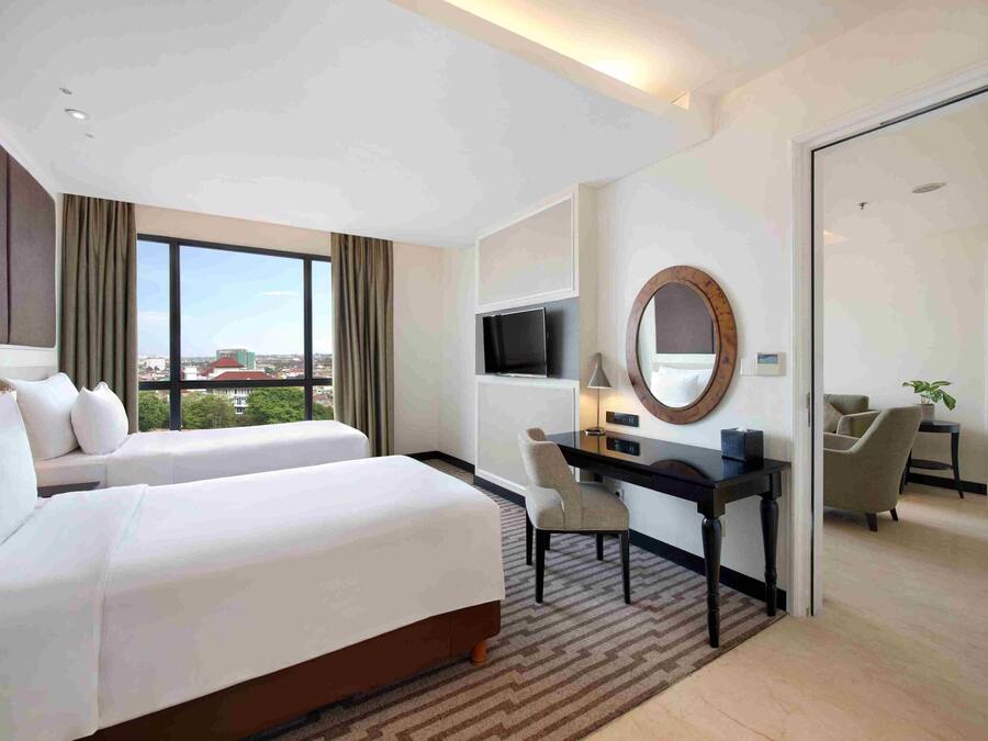 Kamar Keluarga, 2 kamar tidur | Seprai premium, minibar, brankas, dan meja kerja