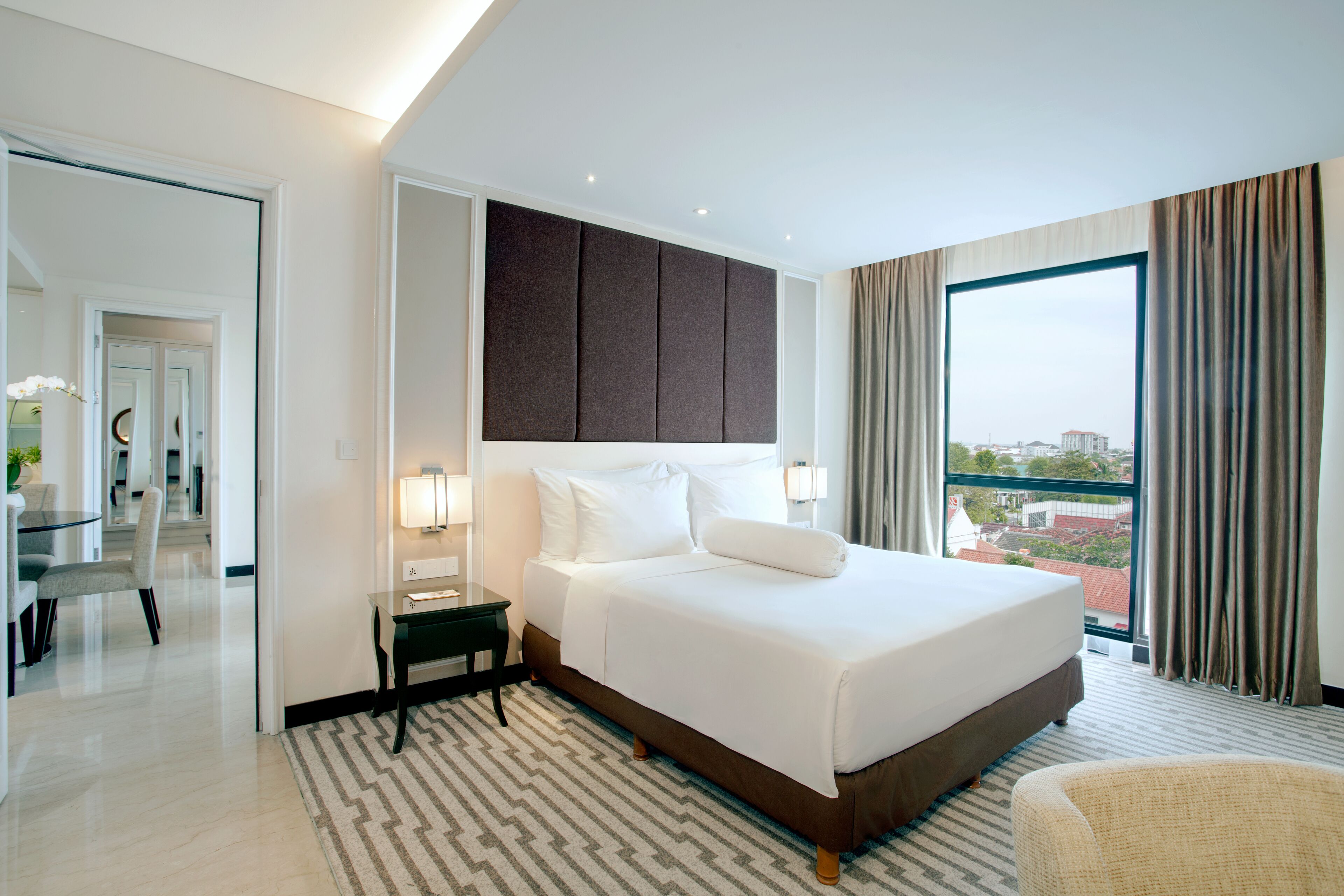 family room, 2 bedrooms | premium bedding, minibar, in-room safe, desk