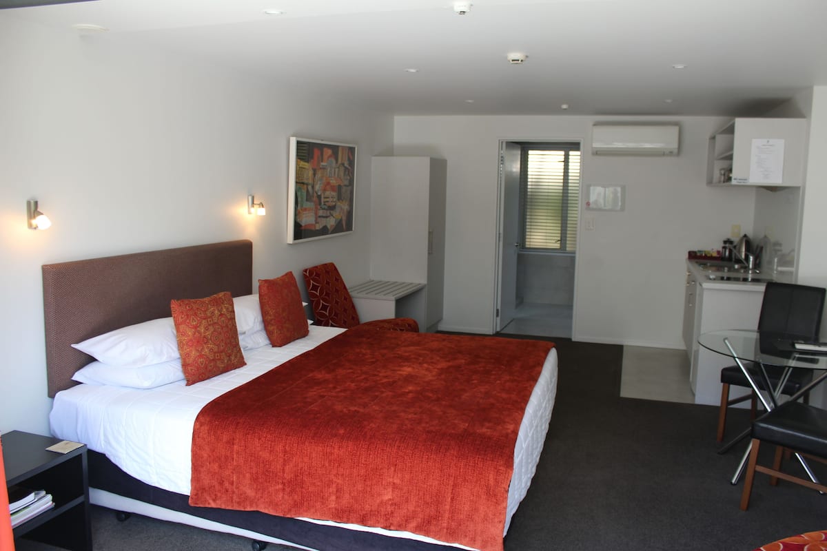 Executive studio | Een strijkplank/strijkijzer, gratis babybedden, gratis wifi, beddengoed