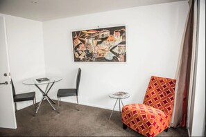 Studio Eksekutif | Ruang keluarga | TV layar datar