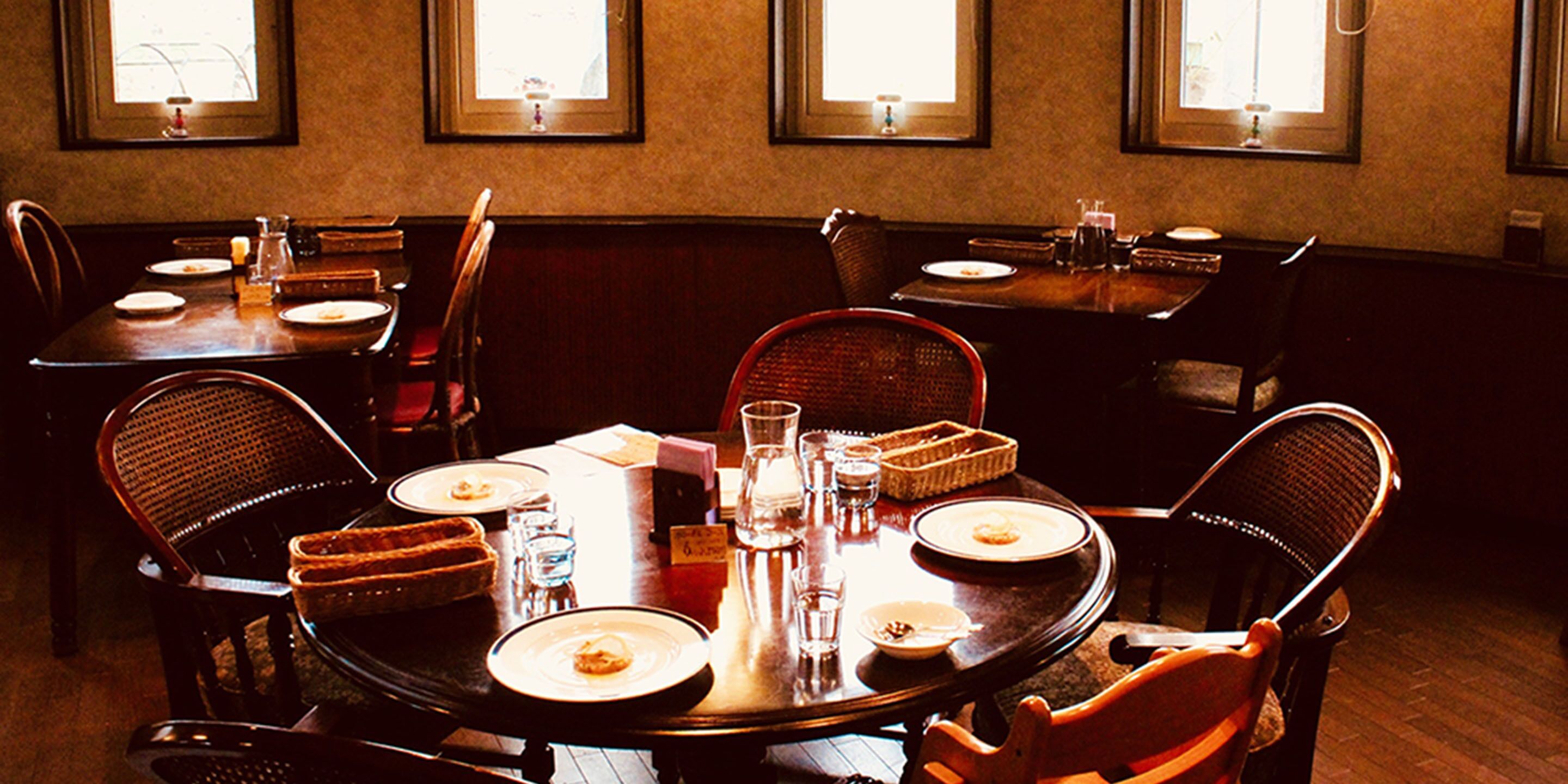 供應早餐、午餐及晚餐