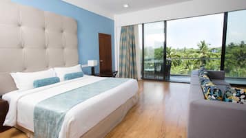 Garden Premier Room | มินิบาร์, ตู้นิรภัยในห้องพัก, โต๊ะทำงาน, ผ้าม่านกันแสง