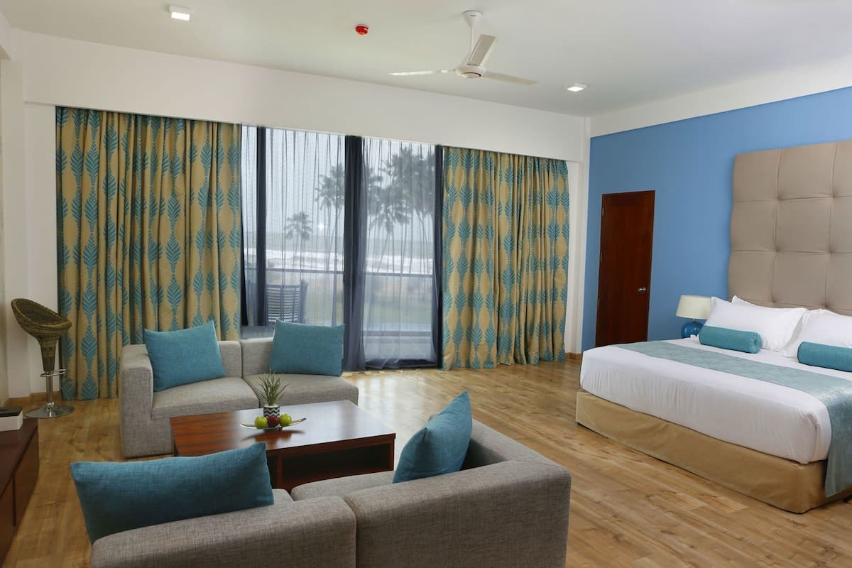 Minibar, in-room safe, desk, blackout drapes