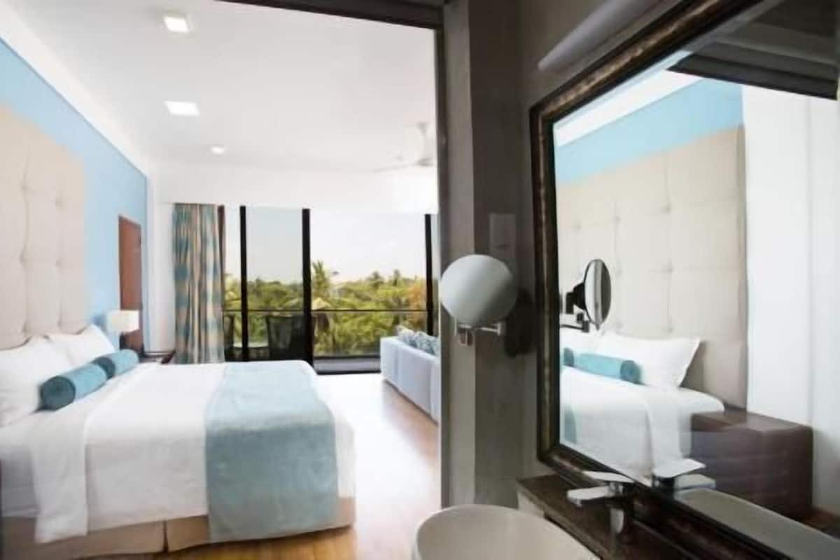 Minibar, in-room safe, desk, blackout drapes