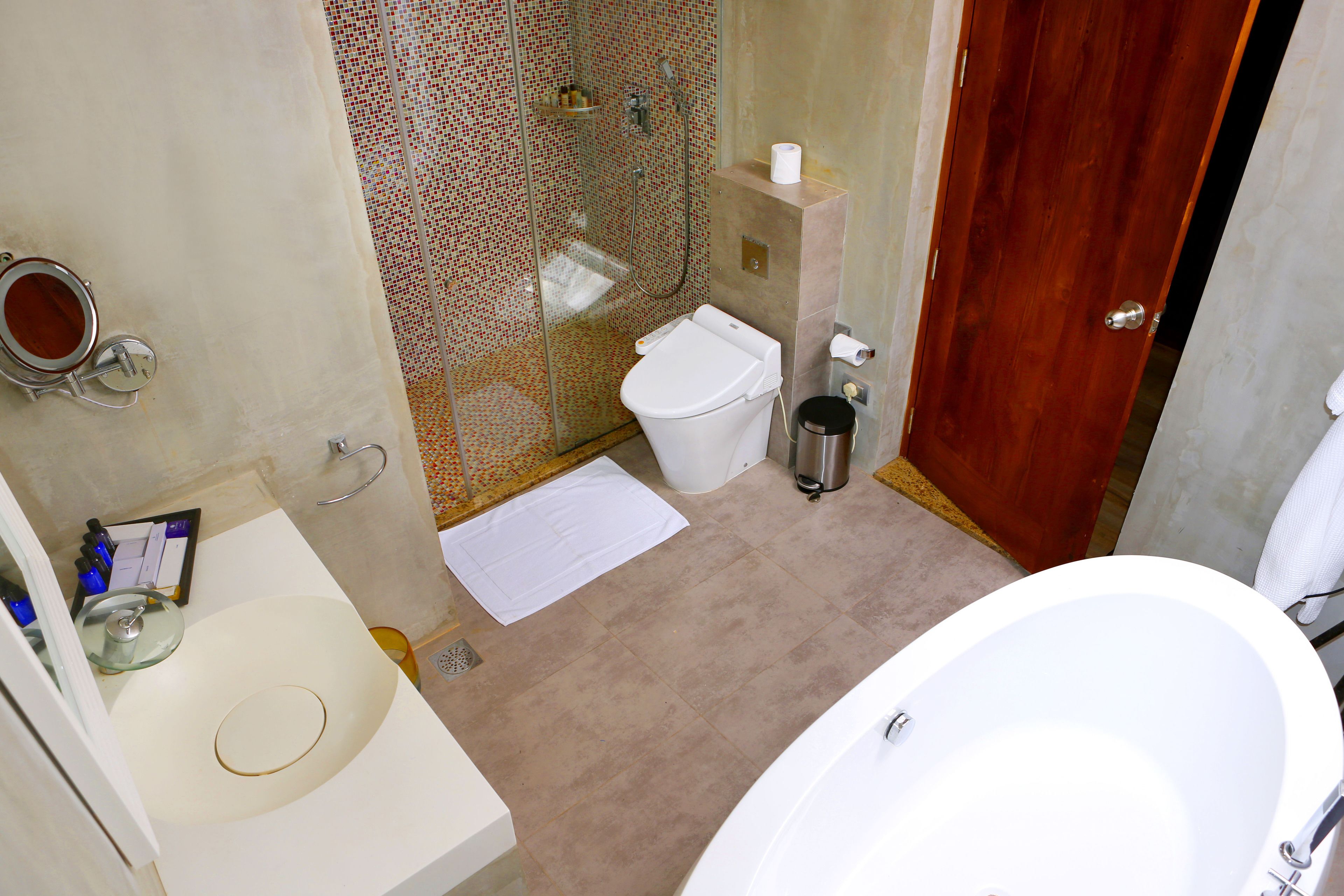 shower, rainfall showerhead, free toiletries, towels