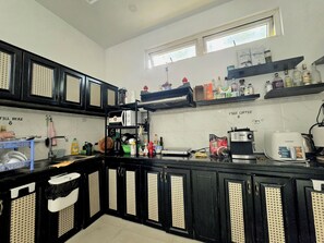 Fridge, microwave, coffee/tea maker, electric kettle - Flamingo Villa Hoi An (Da Nang)