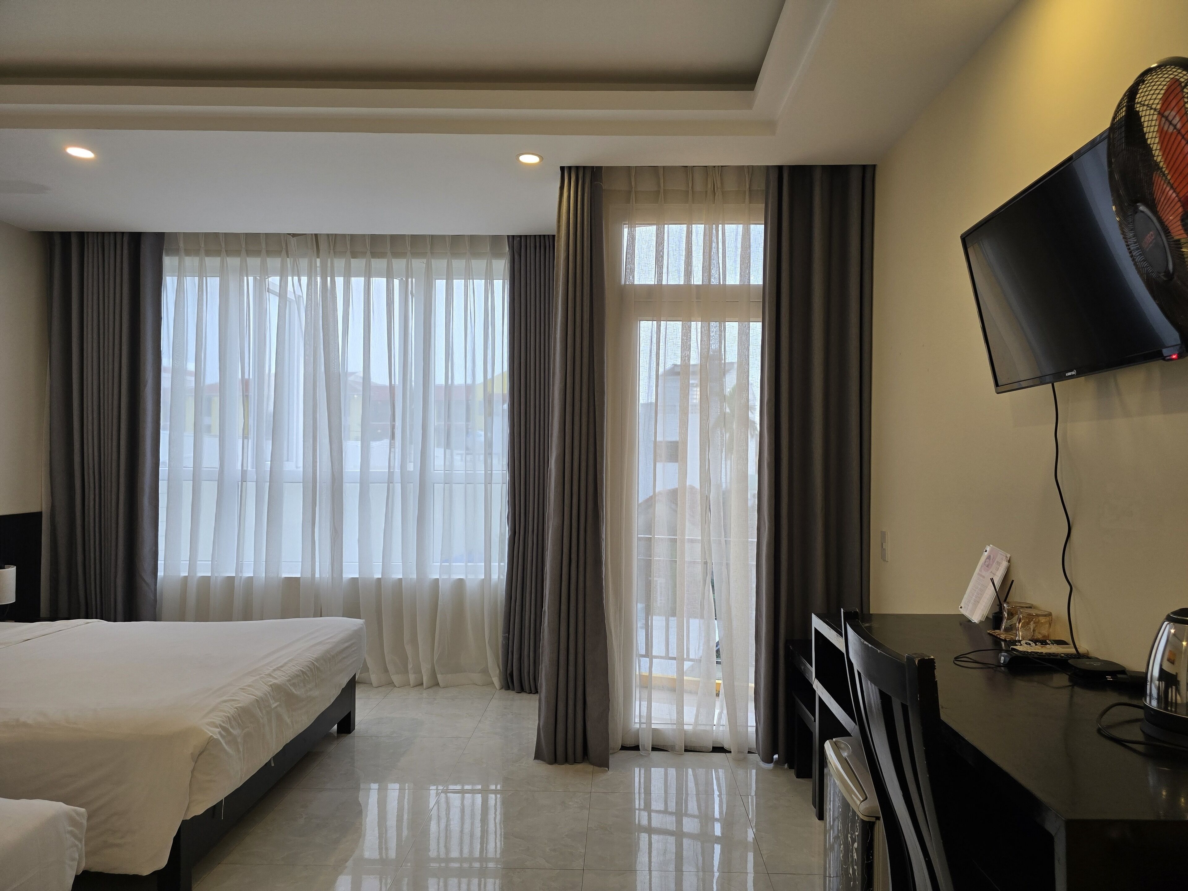 Triple room with balcony | Hypo-allergenic bedding, in-room safe, individually furnished