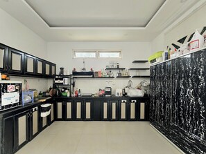 Fridge, microwave, coffee/tea maker, electric kettle - Flamingo Villa Hoi An (Da Nang)