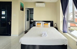 Superior Double Room - Spacious with Balcony | Roupas de cama antialérgicas, cofres nos quartos