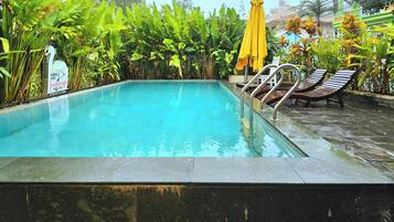 Kolam renang outdoor