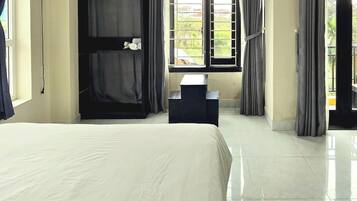 Superior Double Room - Spacious with Balcony | Hypo-allergenic bedding, in-room safe, individually furnished