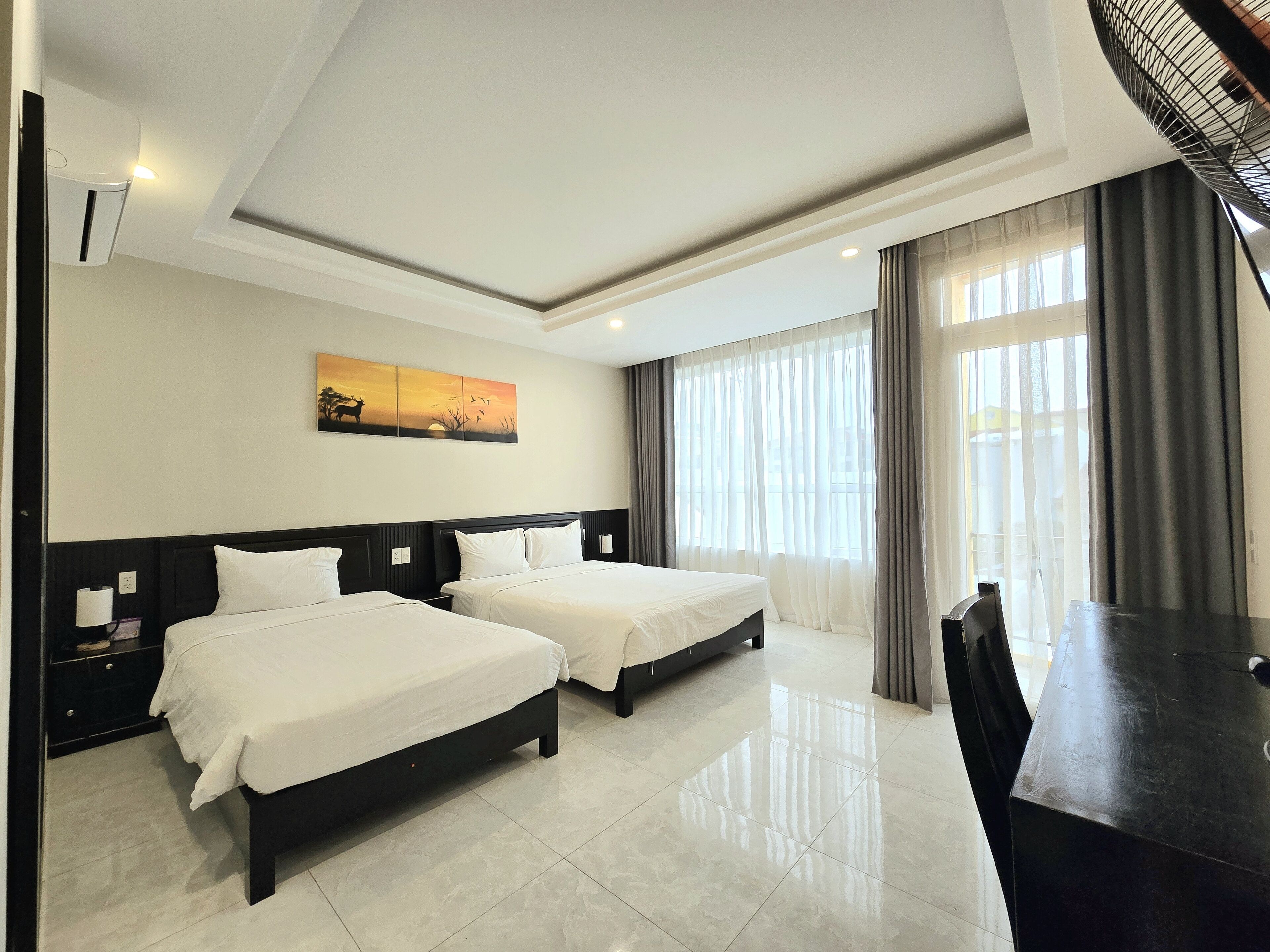 Hypo-allergenic bedding, in-room safe, individually furnished