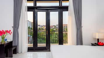 Superior Double Room - Spacious with Balcony | Hypo-allergenic bedding, in-room safe, individually furnished