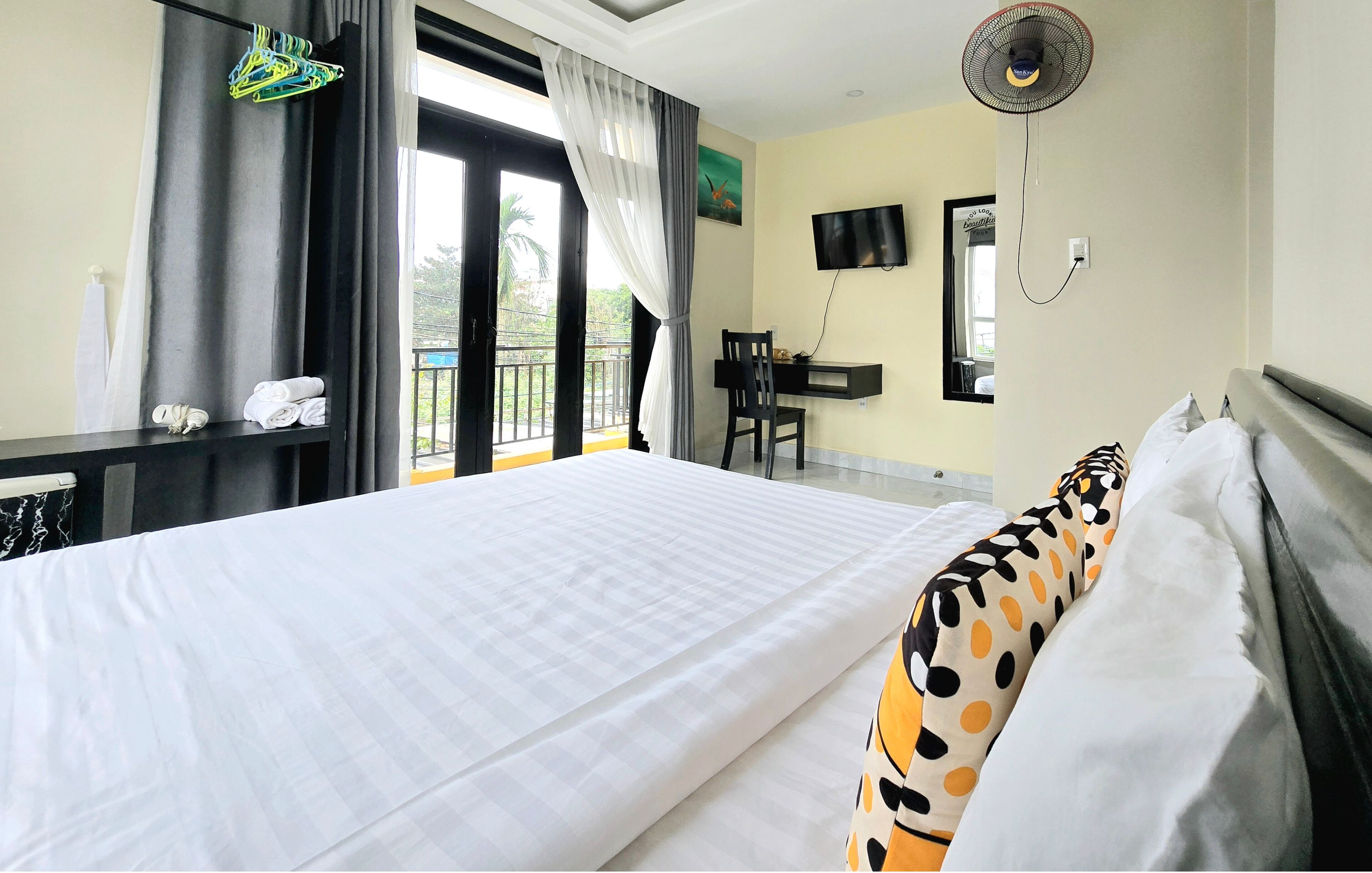 Foto - Flamingo Villa with Spacious Rooms & Large Pool - Near Hoi An Old Town 200m