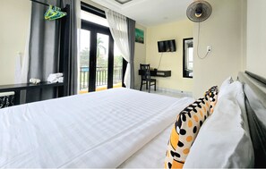 Superior Double Room - Spacious with Balcony | Hypo-allergenic bedding, in-room safe, individually furnished - Flamingo Villa Hoi An (Da Nang)