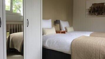 Grand Apartment, 2 Bedrooms (De Pionier) | Minibar, individually decorated, desk, free cribs/infant beds