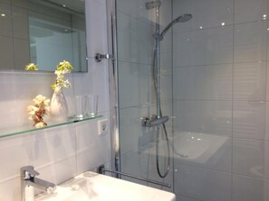 Shower, free toiletries, hair dryer, towels