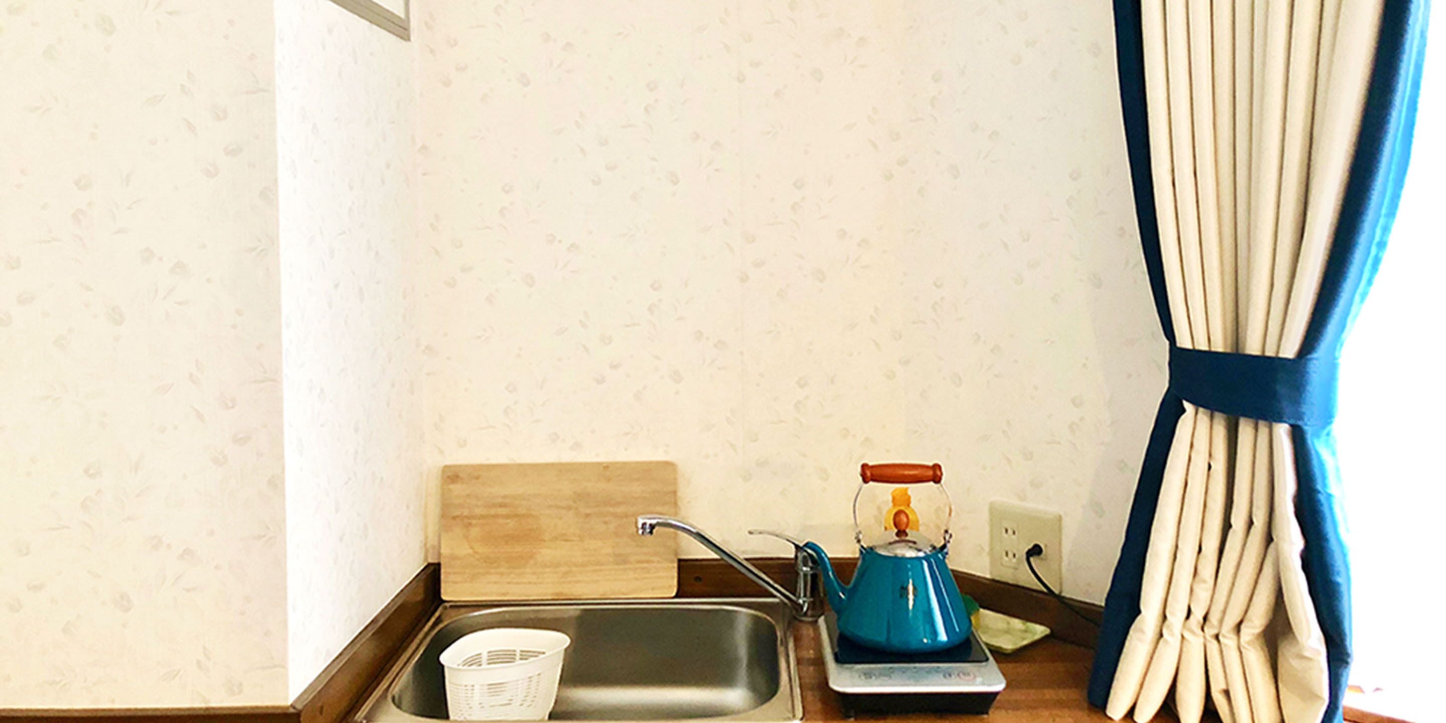 غرفة عادية لاثنين (with Sofa) | مطبخ صغير خاص | ثلاجة، ميكروويف متوفر في المنطقة المشتركة