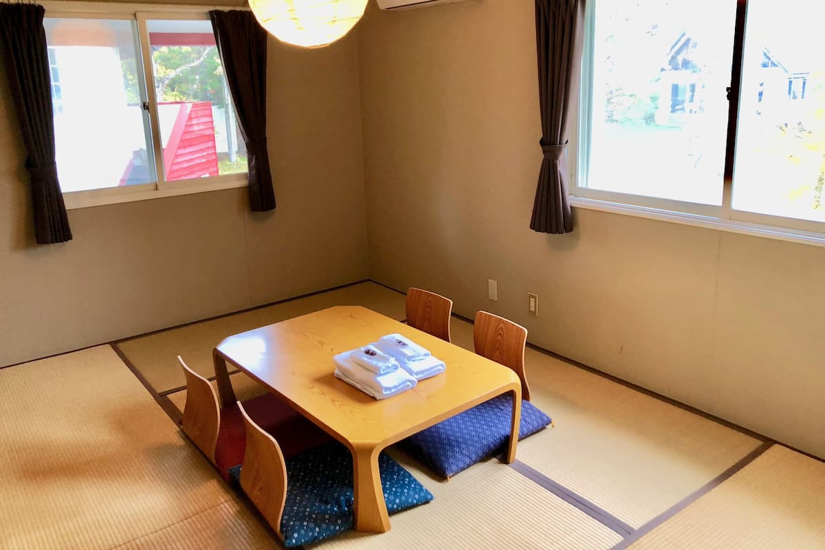 Habitación triple tradicional (Japanese Style) | 1 habitación, edredón, decoración personalizada y escritorio