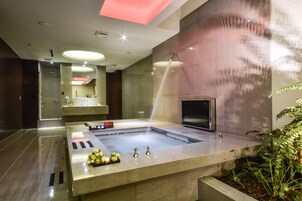 水力按摩花灑、免費梳洗用品、風筒、拖鞋