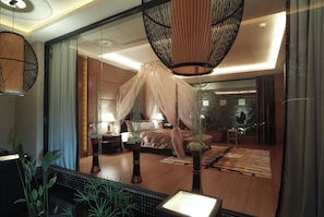 Free minibar, desk, laptop workspace, blackout curtains - Xiadu Motel (Taichung)