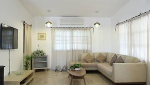 Villa, 4 Bedrooms, Jetted Tub, Sea View | Living area - Dlilah's Villa Cabins (Hof HaCarmel)