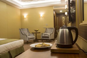 Coffee and/or coffee maker - MB Deluxe Hotel (Istanbul)