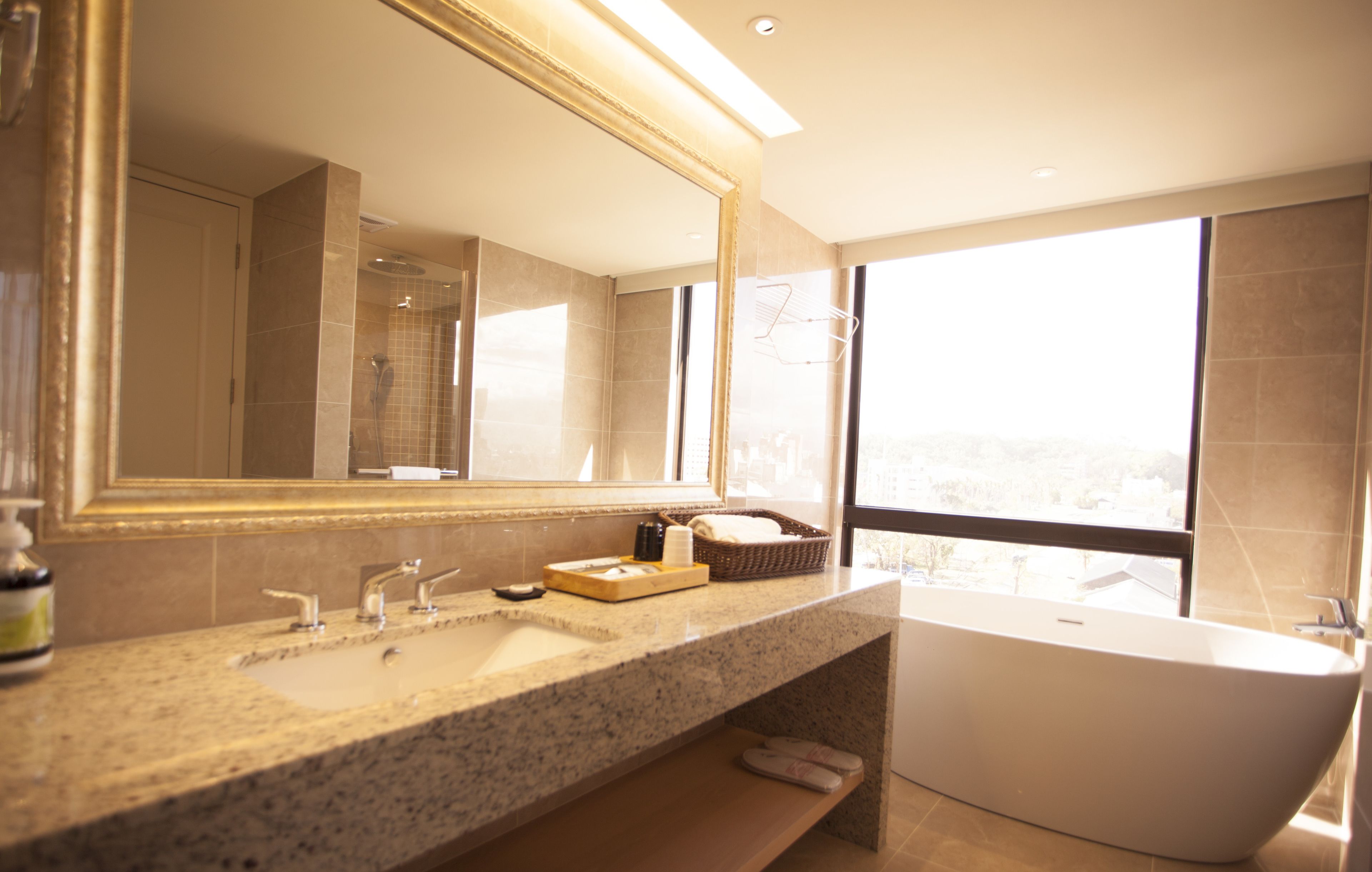 executive suite | bathroom | shower, rainfall showerhead, free toiletries, hair dryer
