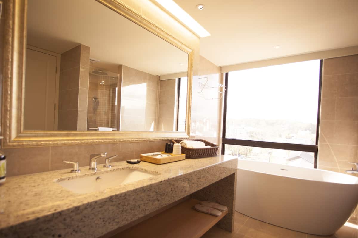 executive suite | bathroom | shower, rainfall showerhead, free toiletries, hair dryer