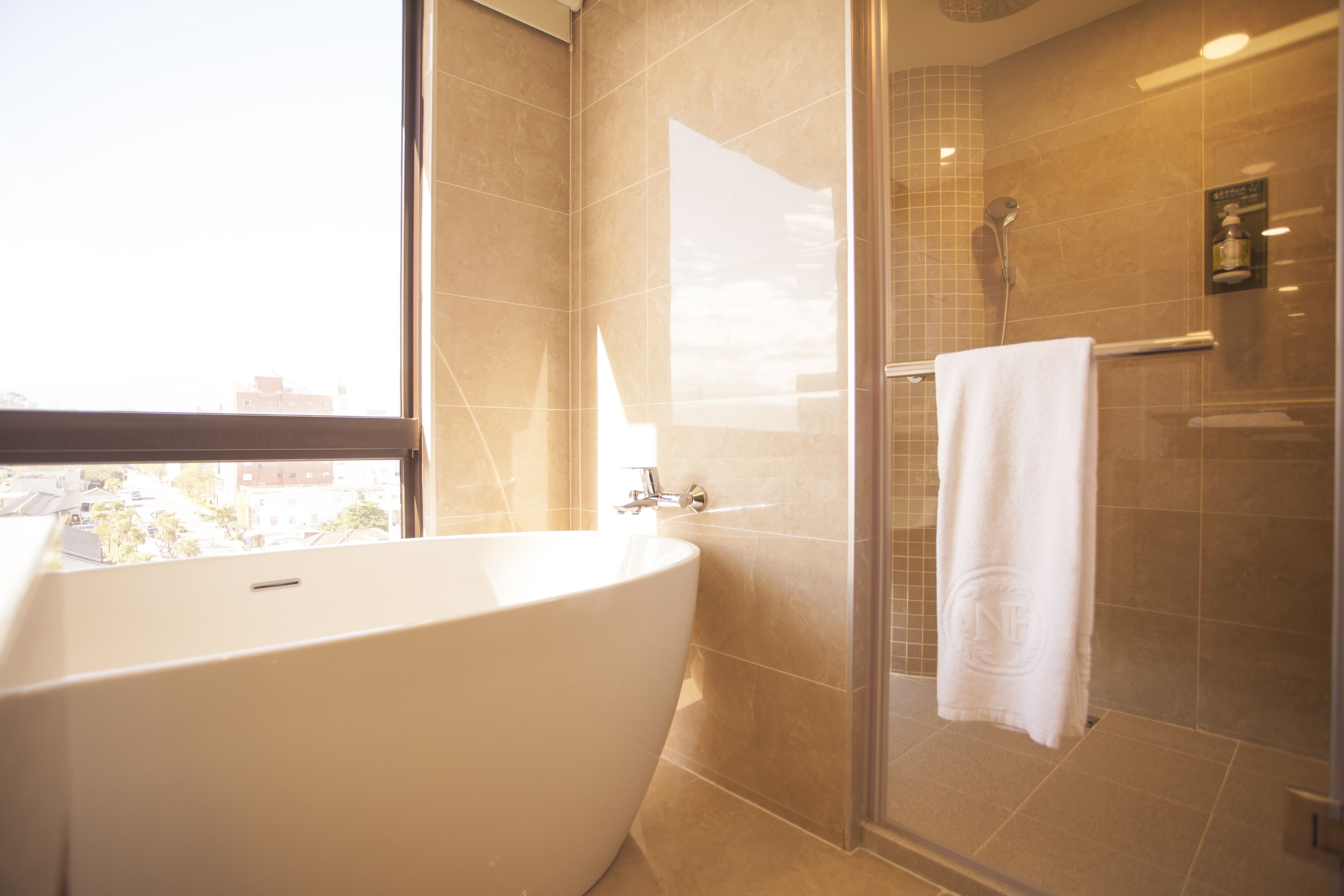 executive suite | bathroom | shower, rainfall showerhead, free toiletries, hair dryer