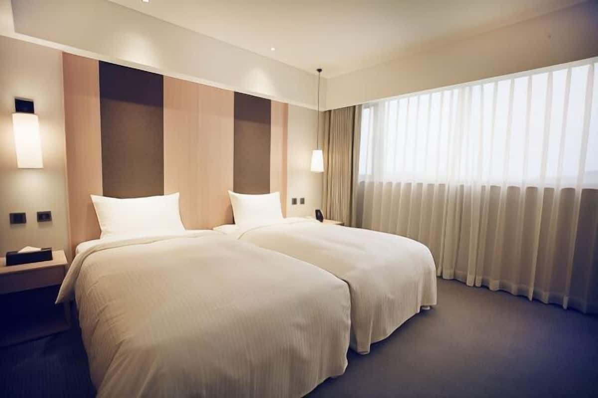 In-room safe, desk, blackout drapes, iron/ironing board (on request)