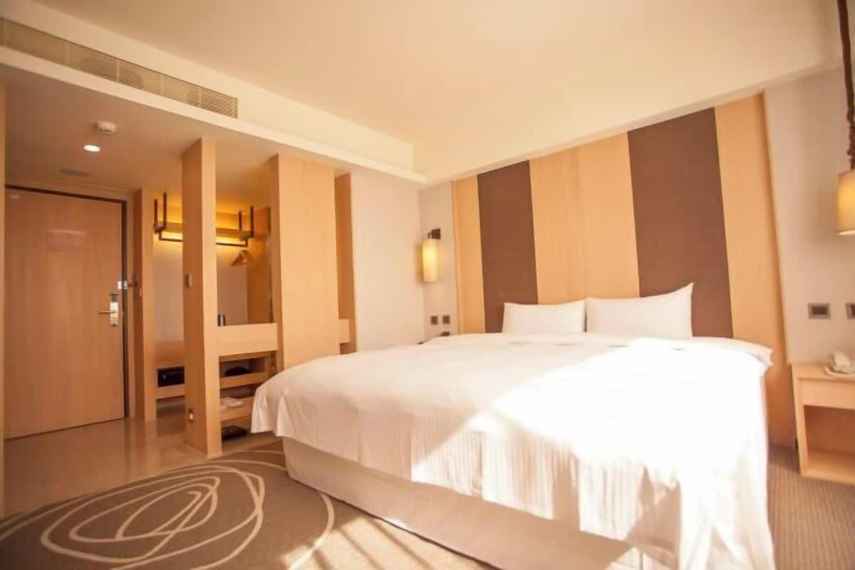 In-room safe, desk, blackout drapes, iron/ironing board (on request)