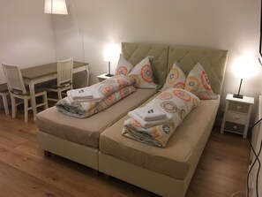 Apartamento | Ropa de cama de alta calidad, escritorio, sistema de insonorización