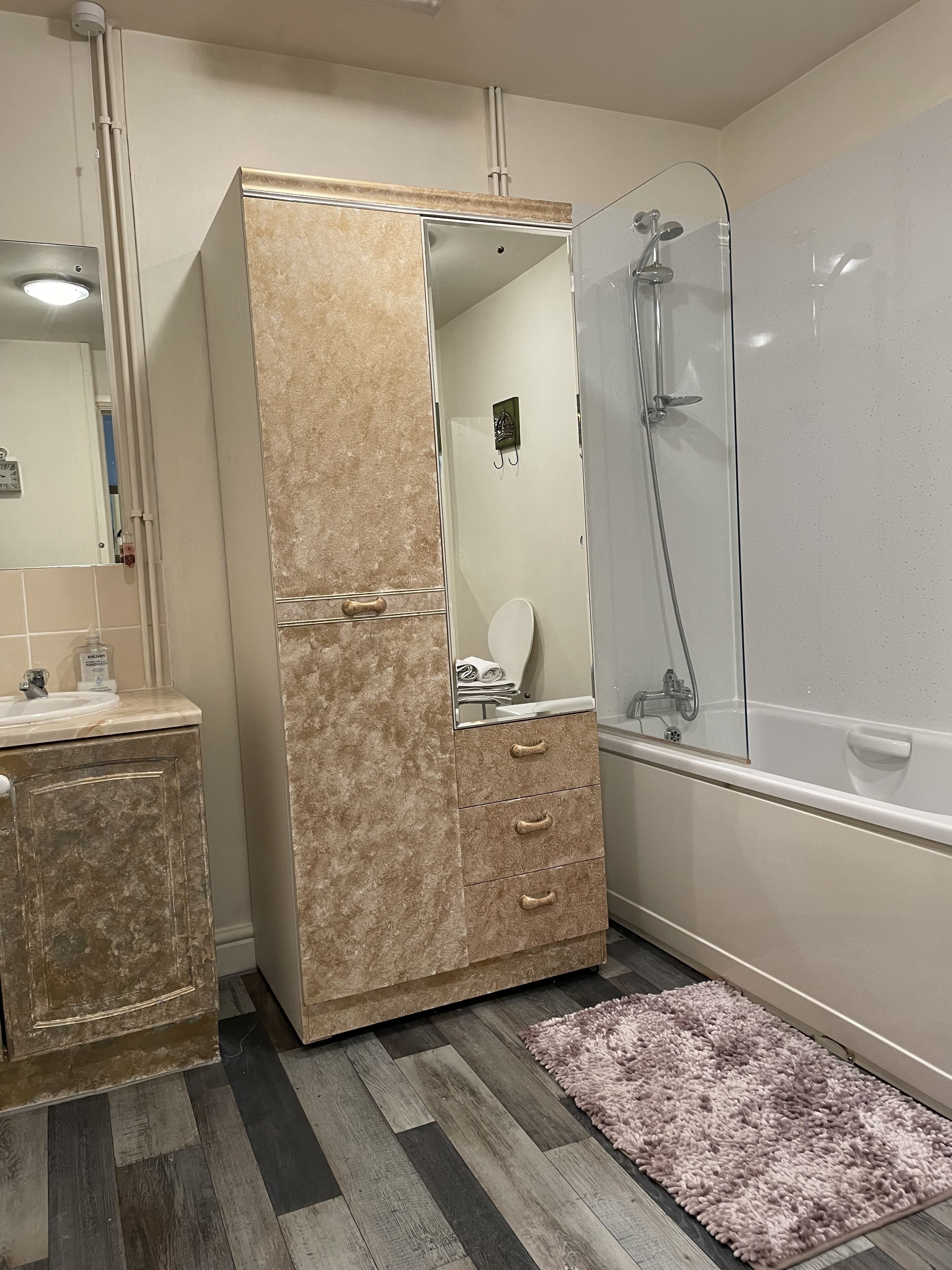 Kahden hengen huone, kylpyamme | Kylpyhuone | Ilmaiset hygieniatuotteet, hiustenkuivaaja, pyyhkeet