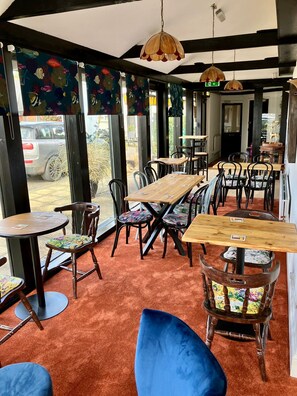 Bar (on property) - Crown Lodge Bed & Breakfast (Lincoln)